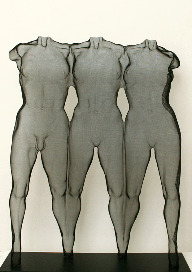 Three bodies as a sculpture composition in black steel-mesh on a black bse with vanilla background