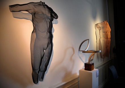 Nude mesh sculpture in black and copper - wall-mounted