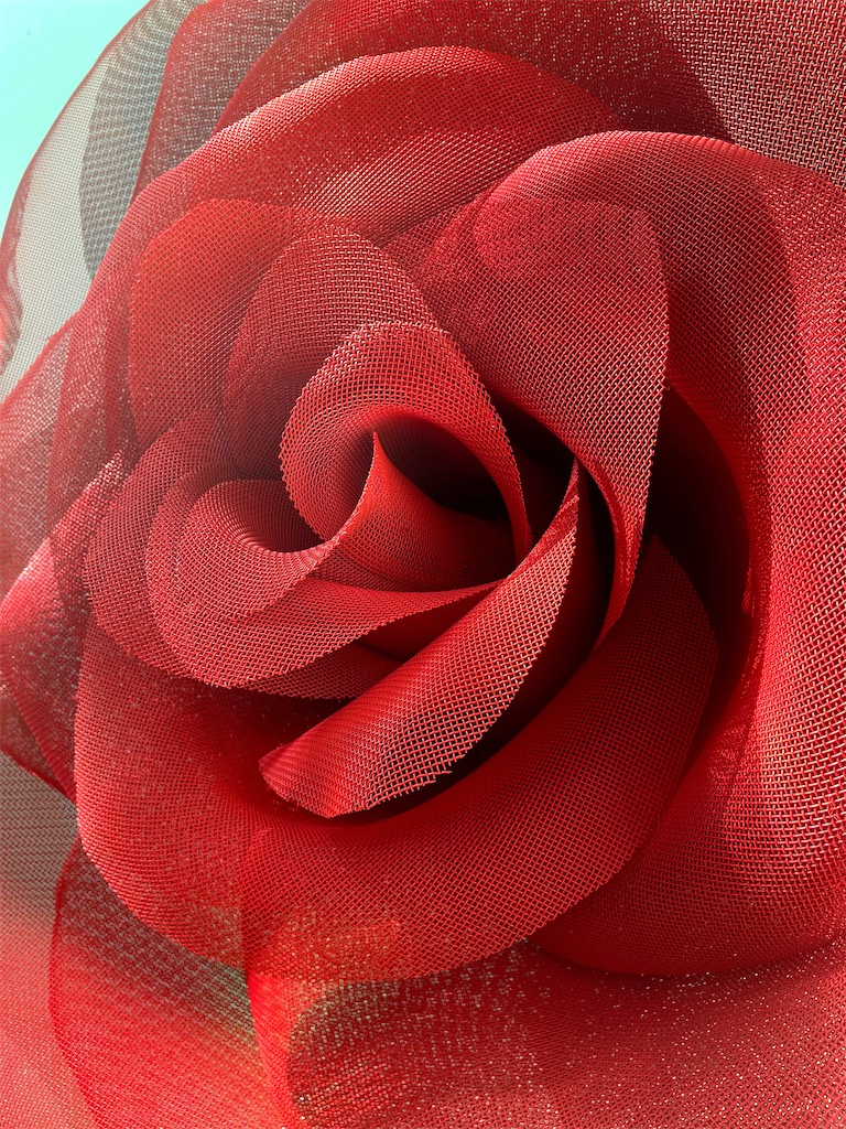 1 red davidbegbie sculpture redroze 7010e q