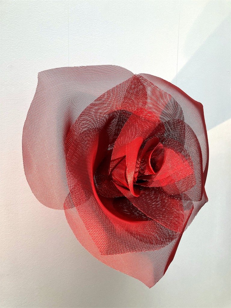 1 red rrose david begbie sculpture 9120e q